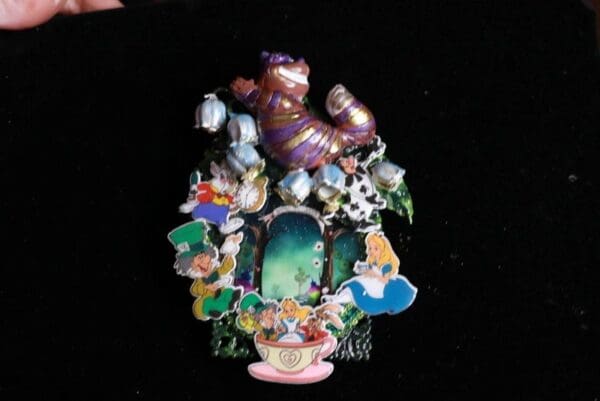 SOLD! 9602 Cat Alice In Wonderland Massive Brooch Pin - Image 4