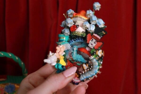 SOLD! 9603 Alice In Wonderland Massive Brooch Pin - Image 4