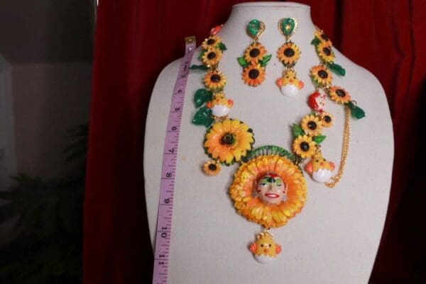 SOLD! 9605 Set Of Hand Painted Carnival Sunflower Necklace+ Earrings - Image 3