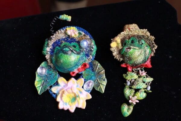 SOLD! 9628 Adorable Frog Massive Brooch Pin - Image 7