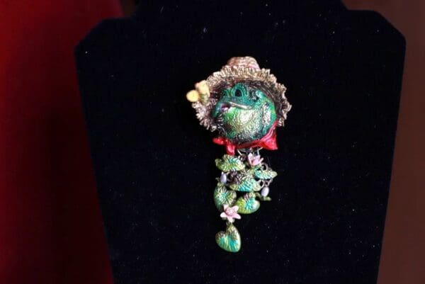 SOLD! 9629 Adorable Frog Massive Brooch Pin - Image 5