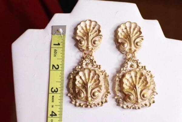 SOLD! 9655 Baroque Vintage Style Shells Long Light Weight Earrings Studs - Image 5
