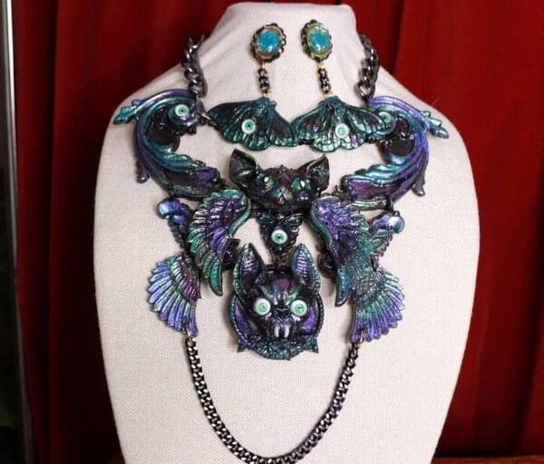 SOLD! 9659 Art Jewelry Dark Series Halloween Bets Iridescent Unusual Necklace - Image 3