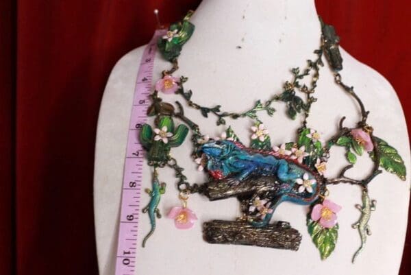 SOLD! 9660 Set Of Genuine Blue Quartz Hand Painted Vivid Iguana Necklace+ Earrings - Image 4
