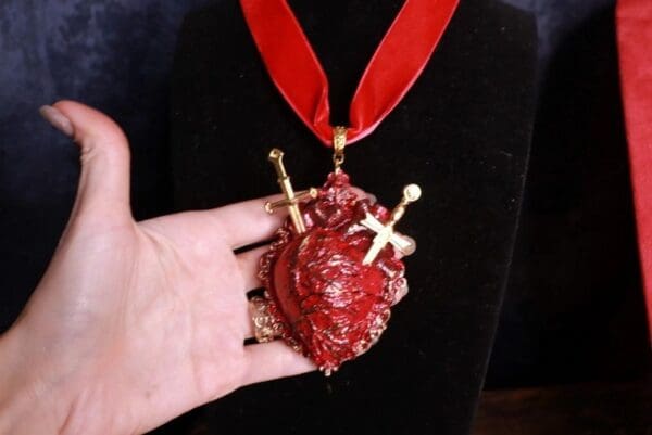 SOLD! 9682 Art Jewelry Fancy Red Heart Choker Unusual 3D Necklace - Image 5