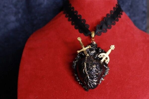 SOLD! 9683 Art Jewelry Fancy Black Heart Choker Unusual 3D Necklace - Image 2