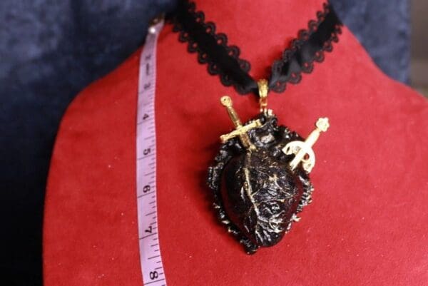 SOLD! 9683 Art Jewelry Fancy Black Heart Choker Unusual 3D Necklace - Image 4