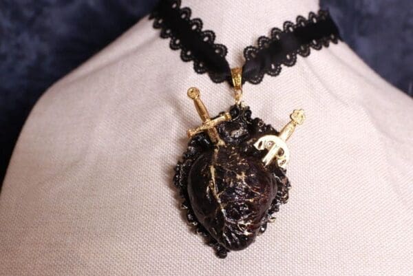 SOLD! 9683 Art Jewelry Fancy Black Heart Choker Unusual 3D Necklace - Image 6