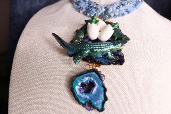SOLD! 9691 Art Jewelry Alligators Lake Beaded Necklace - Image 3
