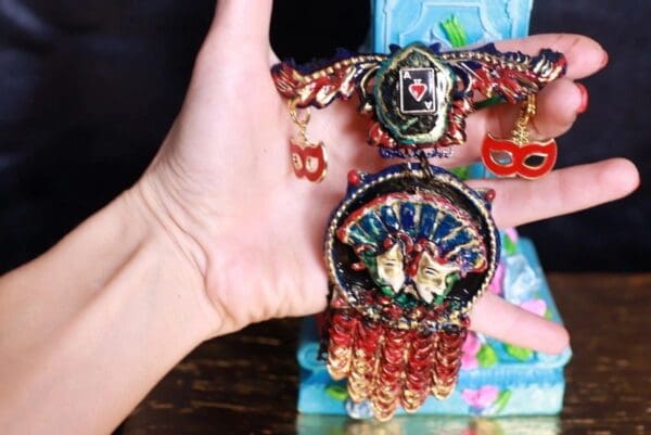 SOLD! 9696 Venetian Mask Theatre Hand Painted Large Brooch Pin - Image 5