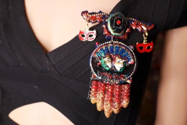 SOLD! 9696 Venetian Mask Theatre Hand Painted Large Brooch Pin - Image 9