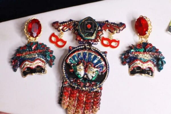 SOLD! 9696 Venetian Mask Theatre Hand Painted Large Brooch Pin - Image 3