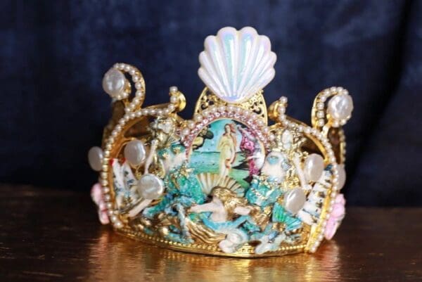 SOLD! 9702 Set Of Stunning Birth Of Venus Cameo Crown