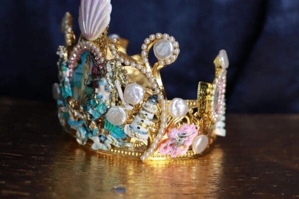 SOLD! 9702 Set Of Stunning Birth Of Venus Cameo Crown - Image 4