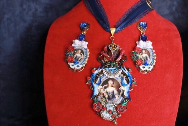 SOLD! 9706 Set Of Young Marie Antoinette Choker+ Earrings - Image 2