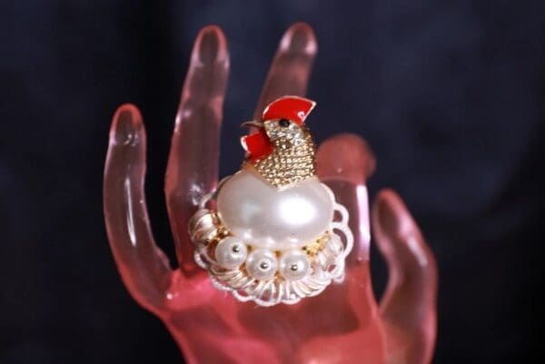 SOLD! 9717 Set Of 2 Rings+Brooch Chicken Pearl - Image 8