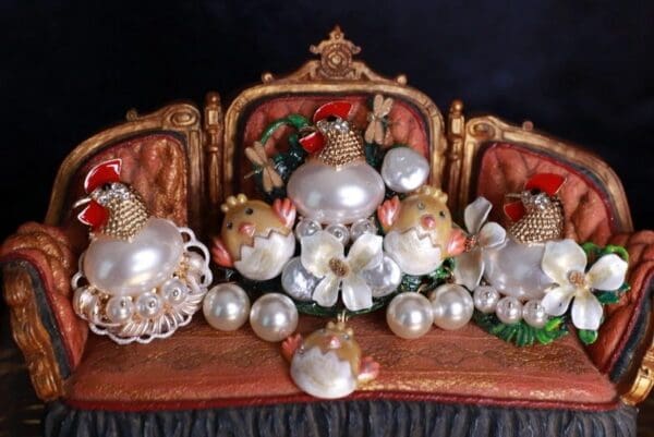 SOLD! 9717 Set Of 2 Rings+Brooch Chicken Pearl