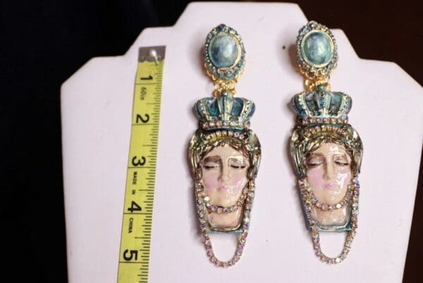 SOLD! 9758 Art Jewelry Queen 3D Effect Studs Earrings - Image 6