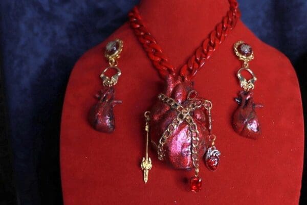 SOLD! 9795 Art Jewelry Realistic Heart Chained Massive Necklace - Image 2