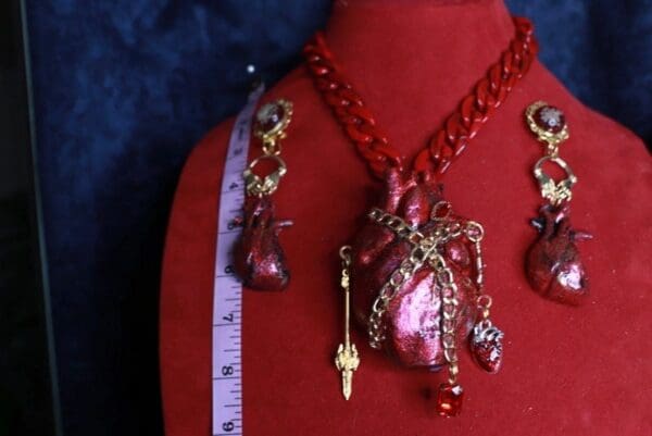 SOLD! 9795 Art Jewelry Realistic Heart Chained Massive Necklace - Image 3
