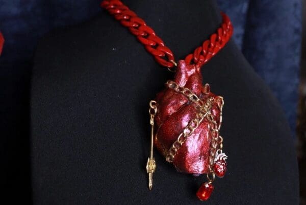 SOLD! 9795 Art Jewelry Realistic Heart Chained Massive Necklace - Image 4