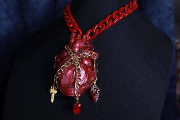 SOLD! 9795 Art Jewelry Realistic Heart Chained Massive Necklace - Image 5