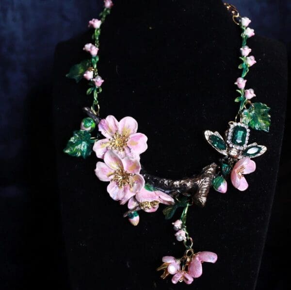 SOLD! 9806Flower Blossom Bee Elegant Necklace - Image 3
