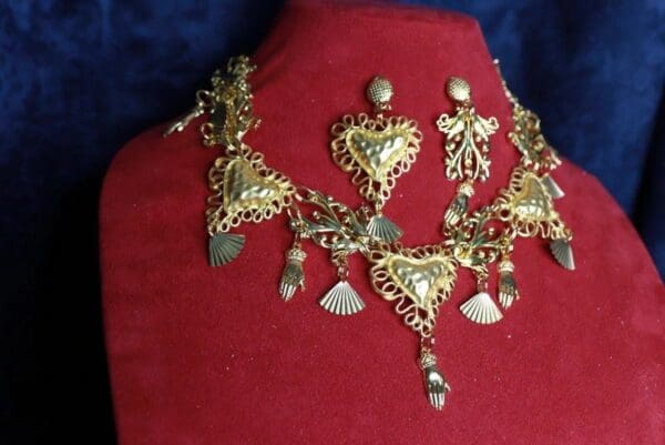 SOLD! 9821 Necklace+ Earrings Baroque Hearts Gold Tone Massive Set - Image 2