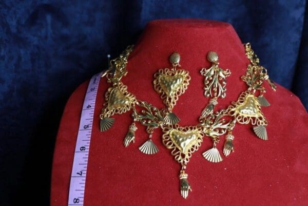 SOLD! 9821 Necklace+ Earrings Baroque Hearts Gold Tone Massive Set - Image 3