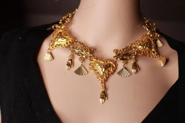 SOLD! 9821 Necklace+ Earrings Baroque Hearts Gold Tone Massive Set - Image 7
