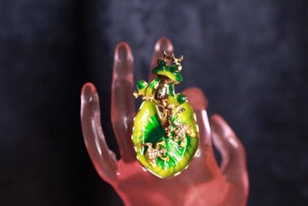 SOLD! 9866 Enamel Adorable Frog Adjustable Cocktail Ring - Image 3