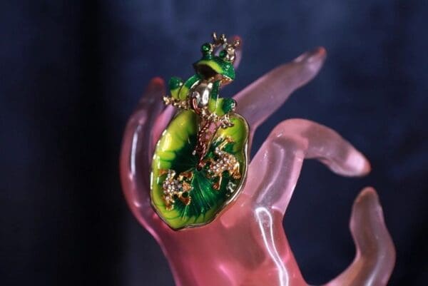 SOLD! 9866 Enamel Adorable Frog Adjustable Cocktail Ring - Image 6