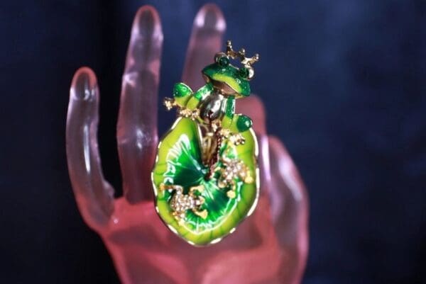 SOLD! 9866 Enamel Adorable Frog Adjustable Cocktail Ring - Image 7