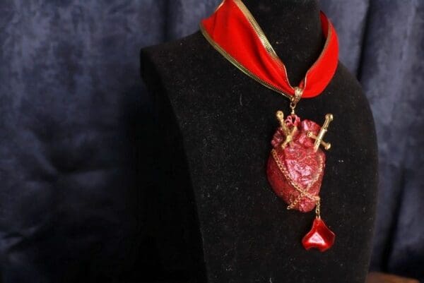 SOLD! 9882 Art Jewelry Fancy Red Heart Choker Unusual 3D Necklace - Image 3