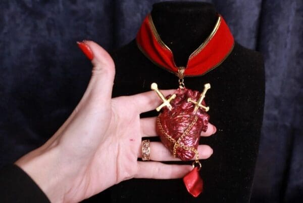 SOLD! 9882 Art Jewelry Fancy Red Heart Choker Unusual 3D Necklace - Image 5