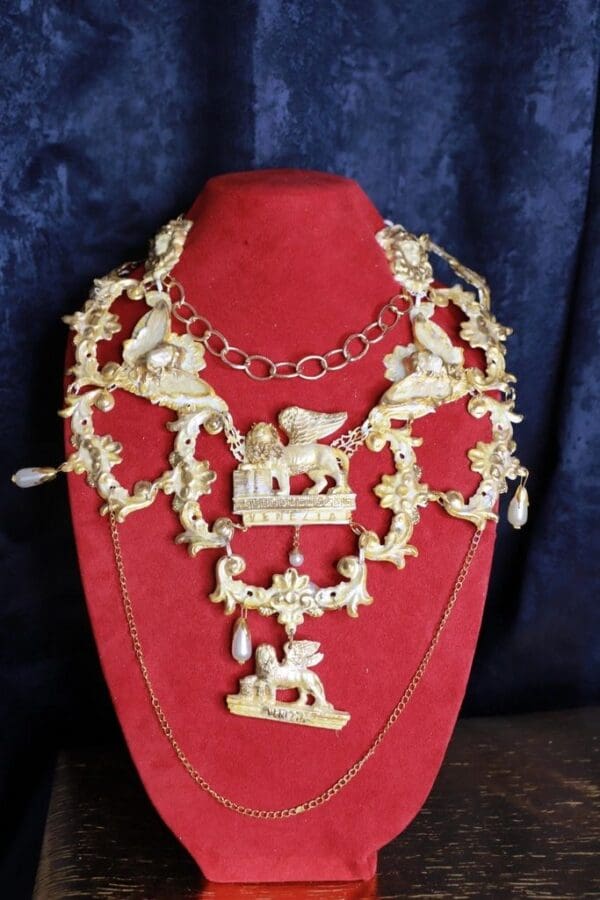 SOLD! 9921 Venezia Large Collar Vintage Style Huge Necklace - Image 2