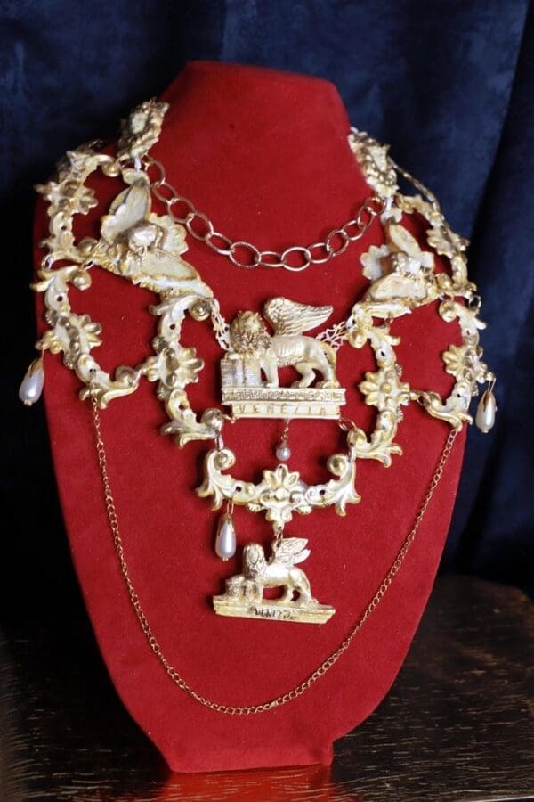 SOLD! 9921 Venezia Large Collar Vintage Style Huge Necklace - Image 3