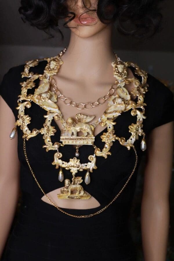 SOLD! 9921 Venezia Large Collar Vintage Style Huge Necklace - Image 5