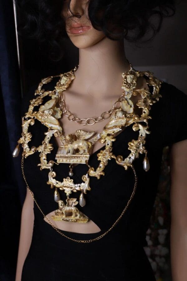 SOLD! 9921 Venezia Large Collar Vintage Style Huge Necklace - Image 6