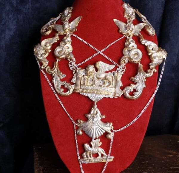 SOLD! 9922 Venezia Large Collar Vintage Style Huge Necklace