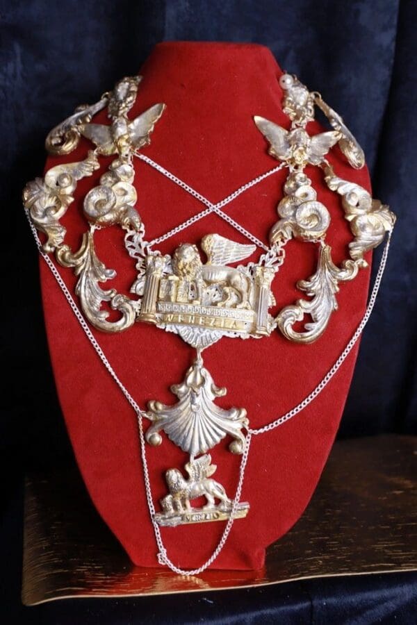 SOLD! 9922 Venezia Large Collar Vintage Style Huge Necklace - Image 2