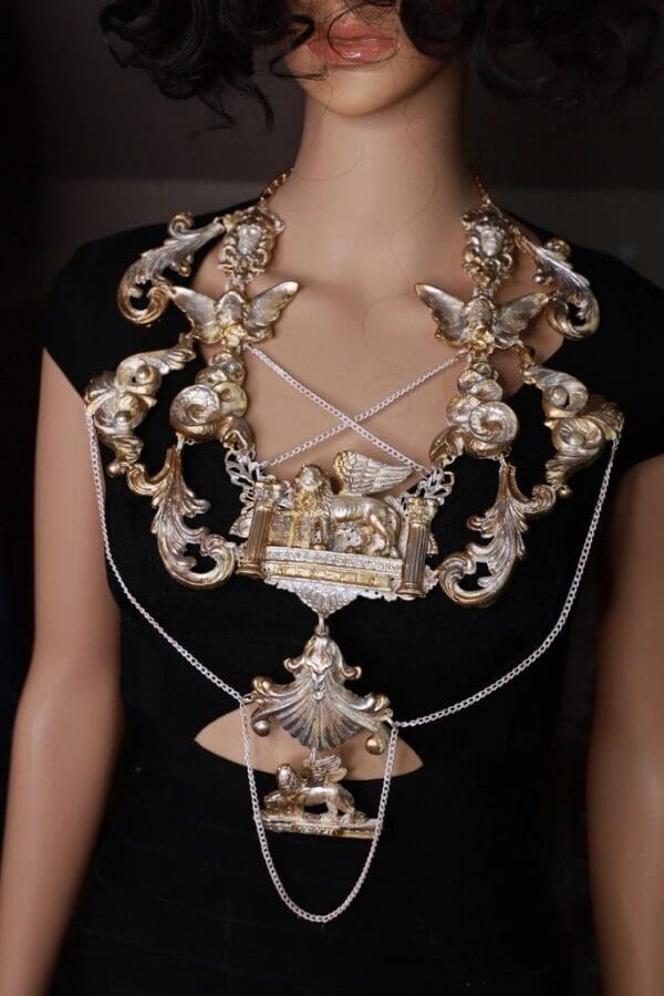 SOLD! 9922 Venezia Large Collar Vintage Style Huge Necklace - Image 3