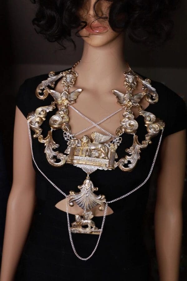 SOLD! 9922 Venezia Large Collar Vintage Style Huge Necklace - Image 7