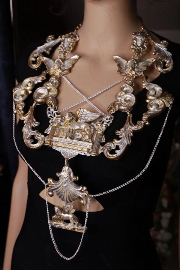 SOLD! 9922 Venezia Large Collar Vintage Style Huge Necklace - Image 8