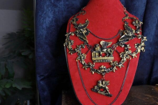SOLD! 9923 Venezia Large Collar Vintage Style Huge Black Necklace - Image 4