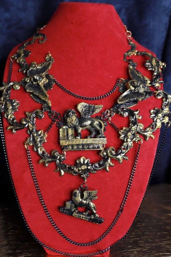 SOLD! 9923 Venezia Large Collar Vintage Style Huge Black Necklace - Image 5
