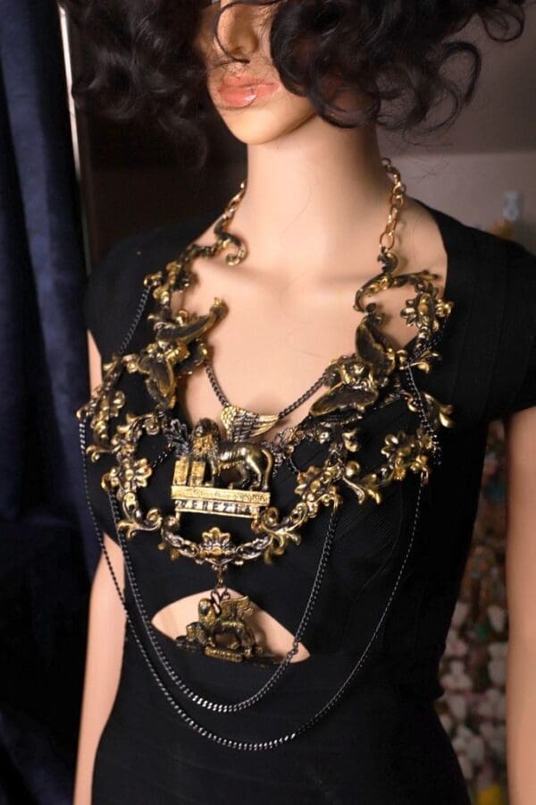 SOLD! 9923 Venezia Large Collar Vintage Style Huge Black Necklace - Image 3
