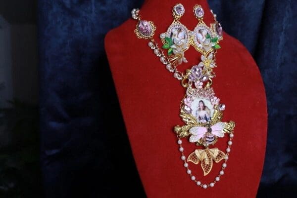 SOLD! 9955 Young Marie Antoinette Birds Pink Bee Massive Necklace - Image 4