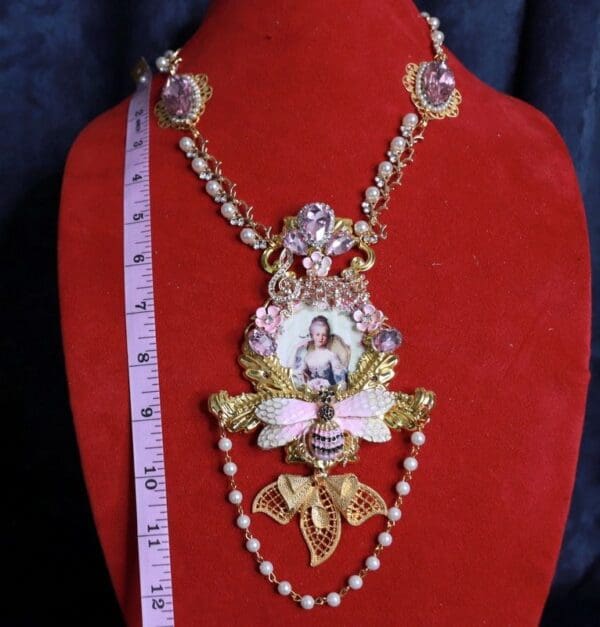 SOLD! 9955 Young Marie Antoinette Birds Pink Bee Massive Necklace - Image 6