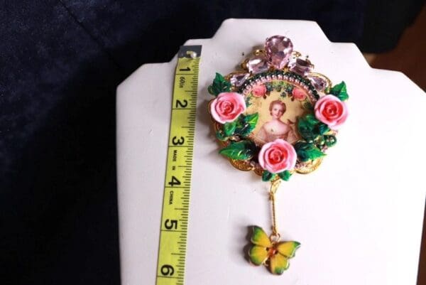 SOLD! 9970 Young Marie Antoinette Brooch - Image 5